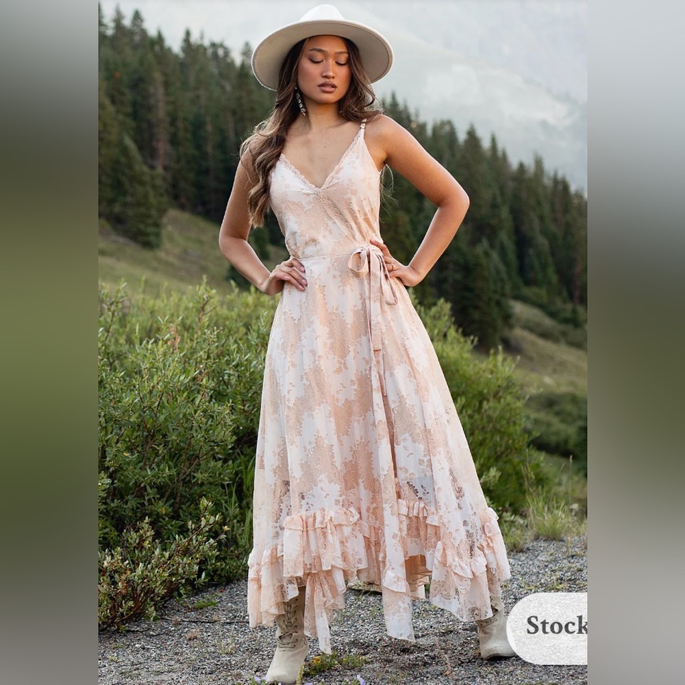 NWOT- Elia Elegant Shell Cream Lace Dress (Joyfolie)